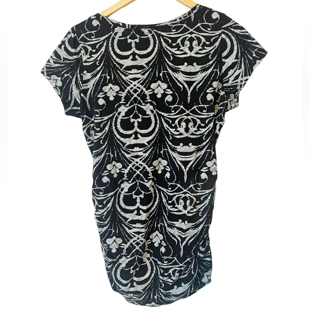 Fresh Produce Black and Gray Patterned Short Sleeve Ruched Sides Top Size Medium - Picture 2 of 4